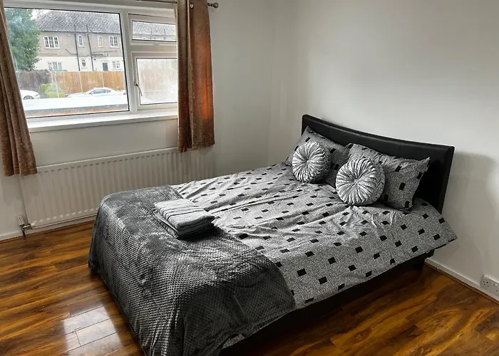 Good Priced Double Bed In Hayes
