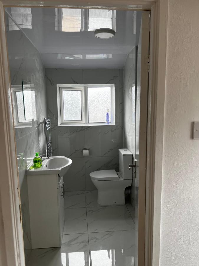 Good Priced Double Bed In Hayes Northolt (Greater London)