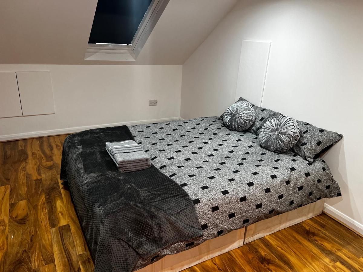 Good Priced Double Bed In Hayes Guest house