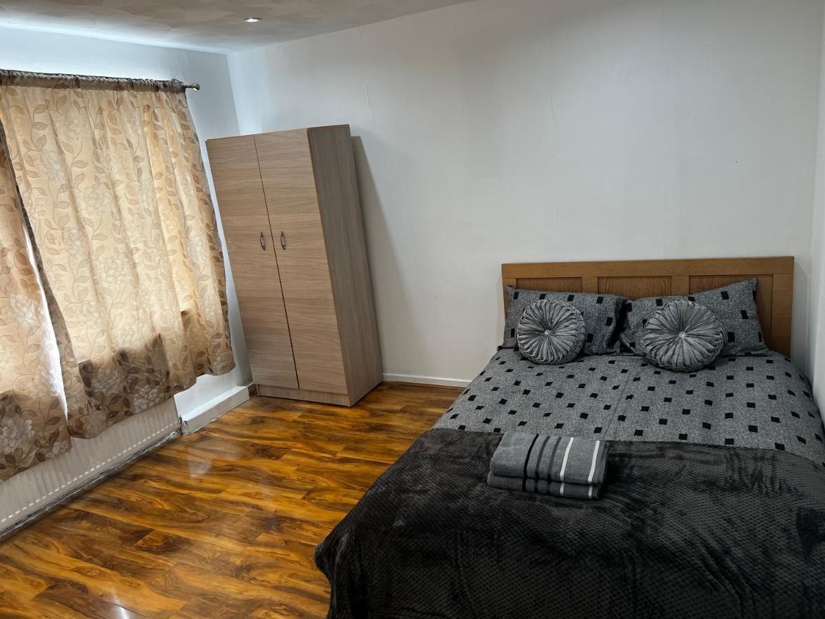 Good Priced Double Bed In Hayes Northolt (Greater London)