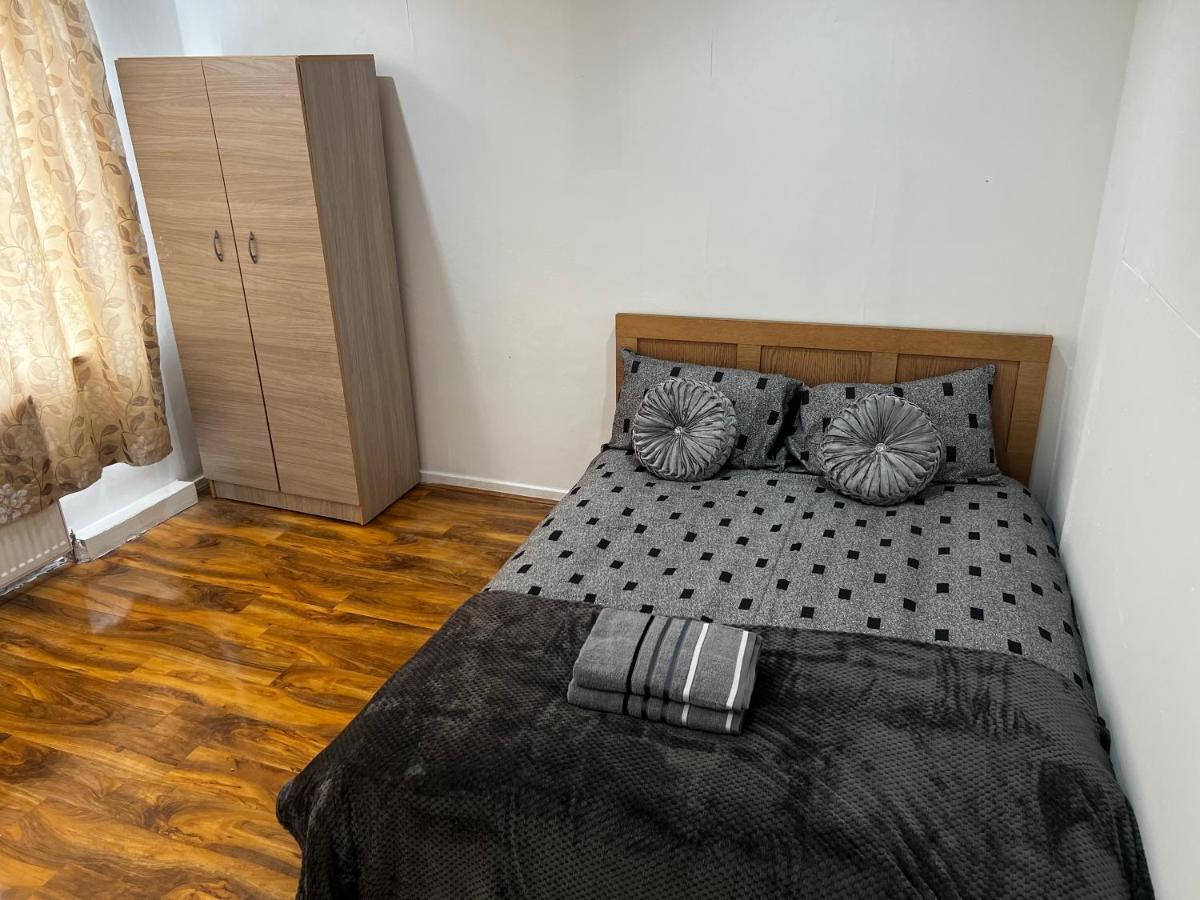 Good Priced Double Bed In Hayes Guest house *