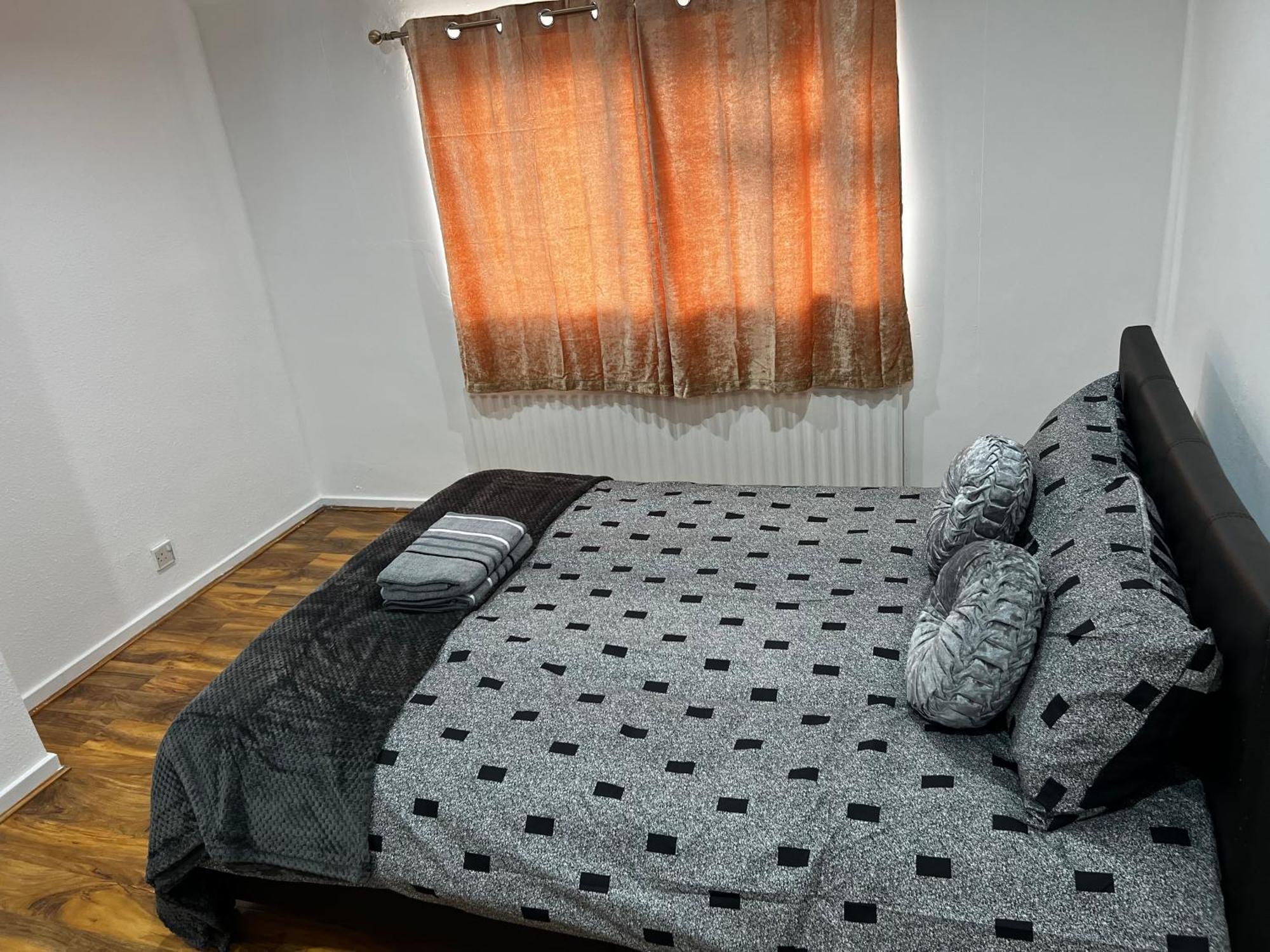 Guest house Good Priced Double Bed In Hayes *
