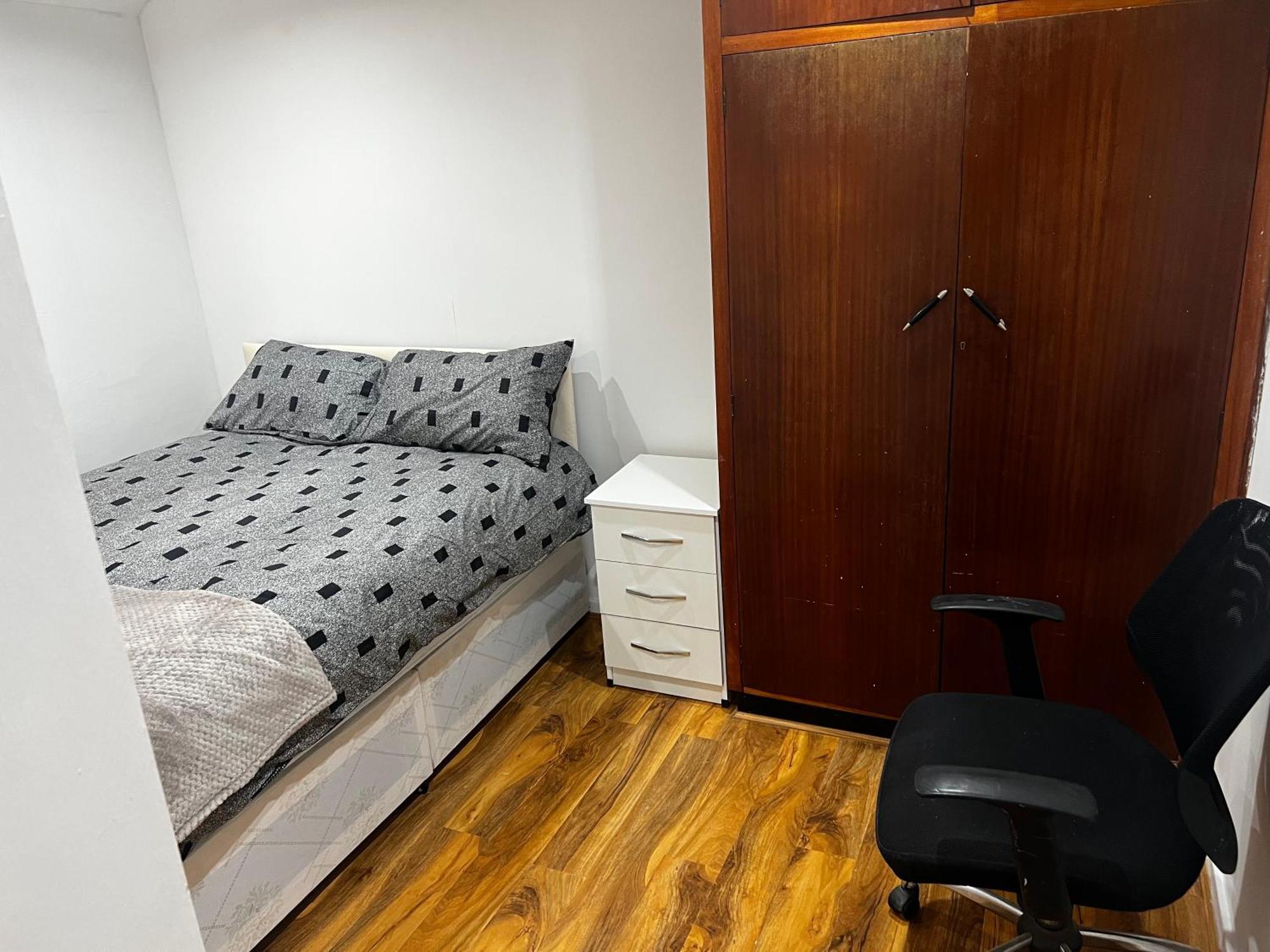 Good Priced Double Bed In Hayes Northolt (Greater London)